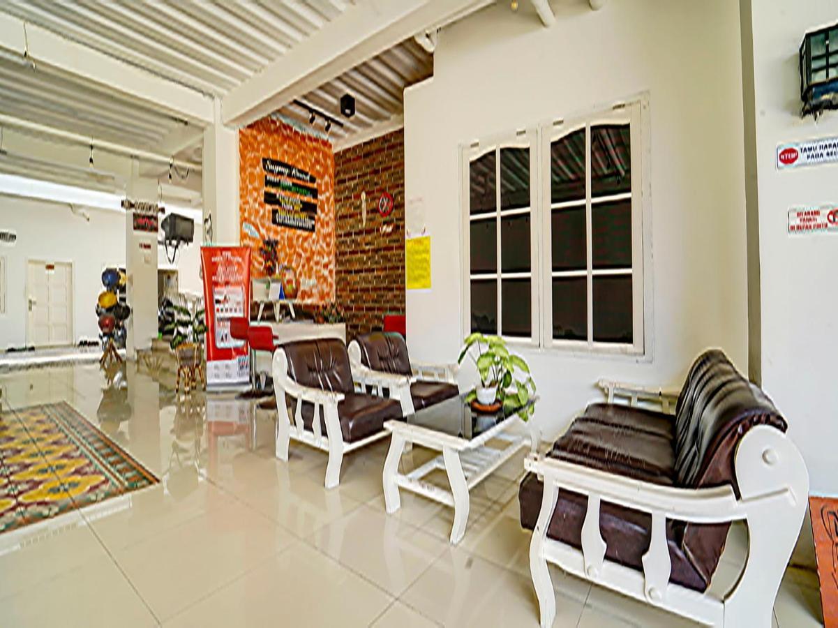 Super Oyo 91173 Guesthouse King Puntodewo Pakualaman Extérieur photo